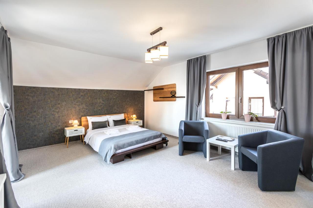 Emerald Residence Rîşnov Buitenkant foto