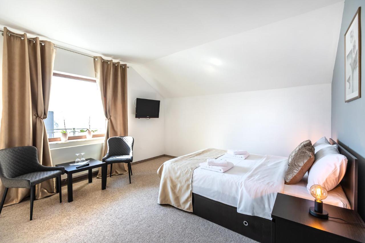 Emerald Residence Rîşnov Buitenkant foto