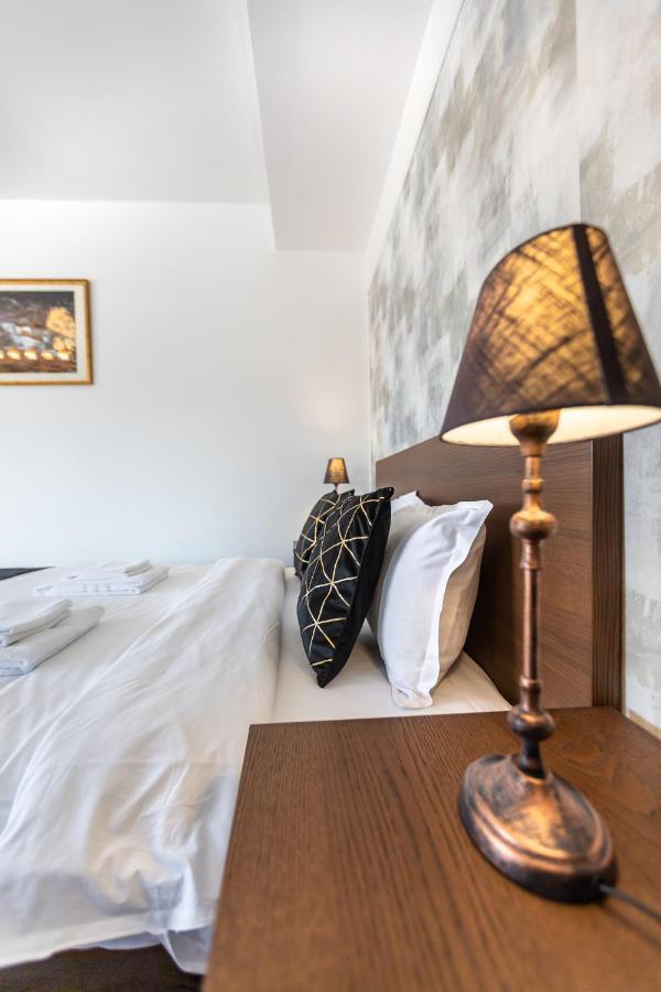 Emerald Residence Rîşnov Buitenkant foto