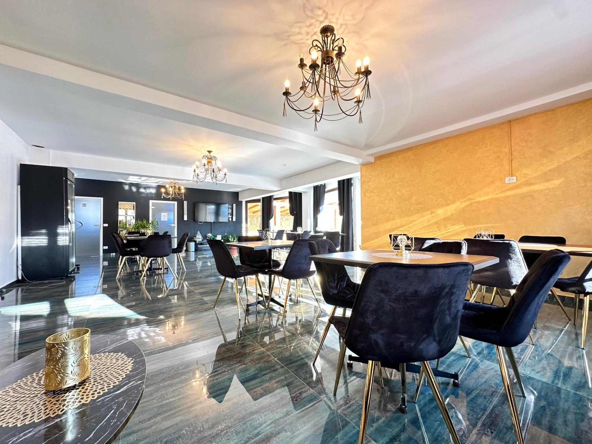 Emerald Residence Rîşnov Buitenkant foto